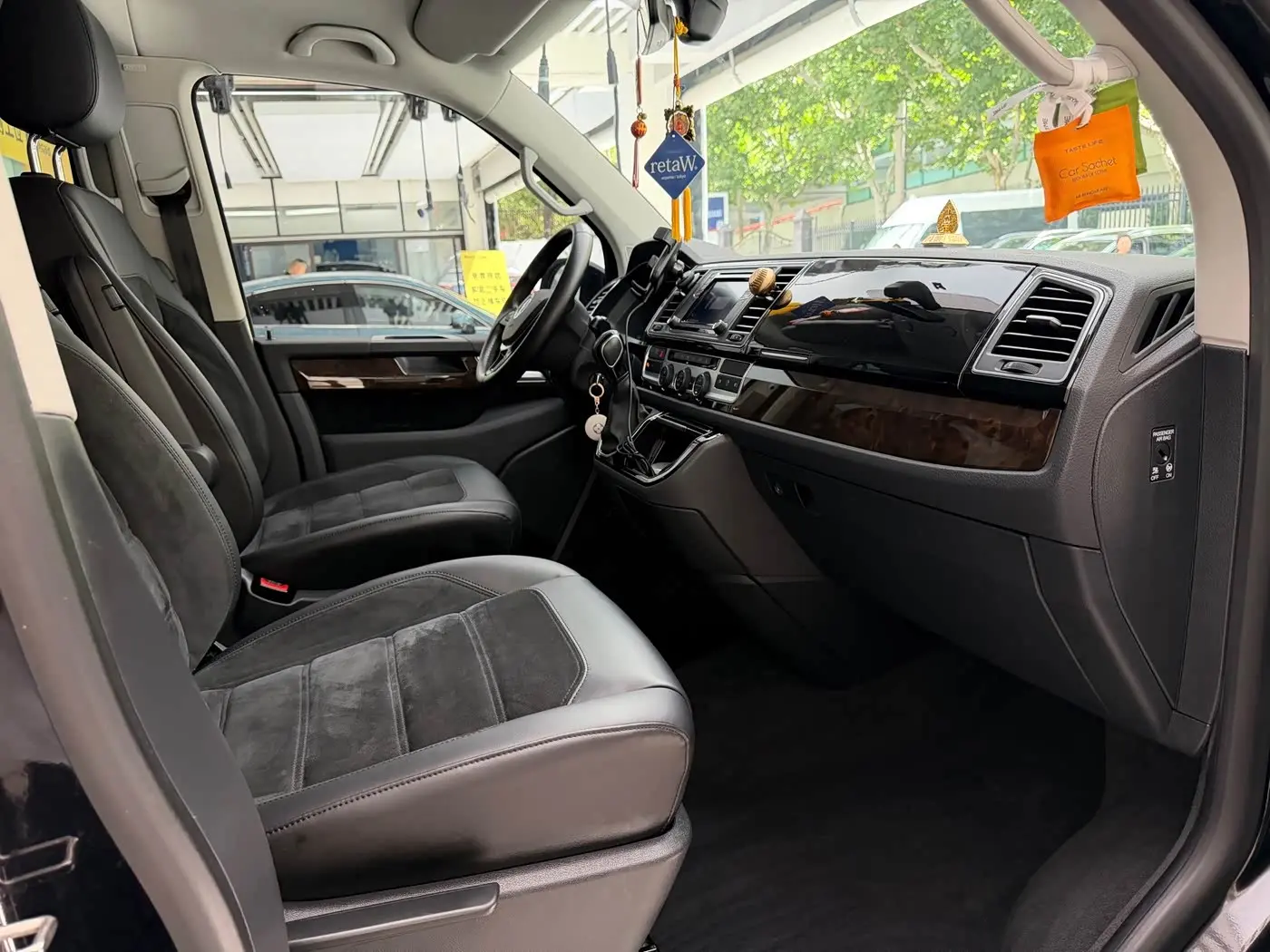 Volkswagen Multivan 2019 — Photo 5/17