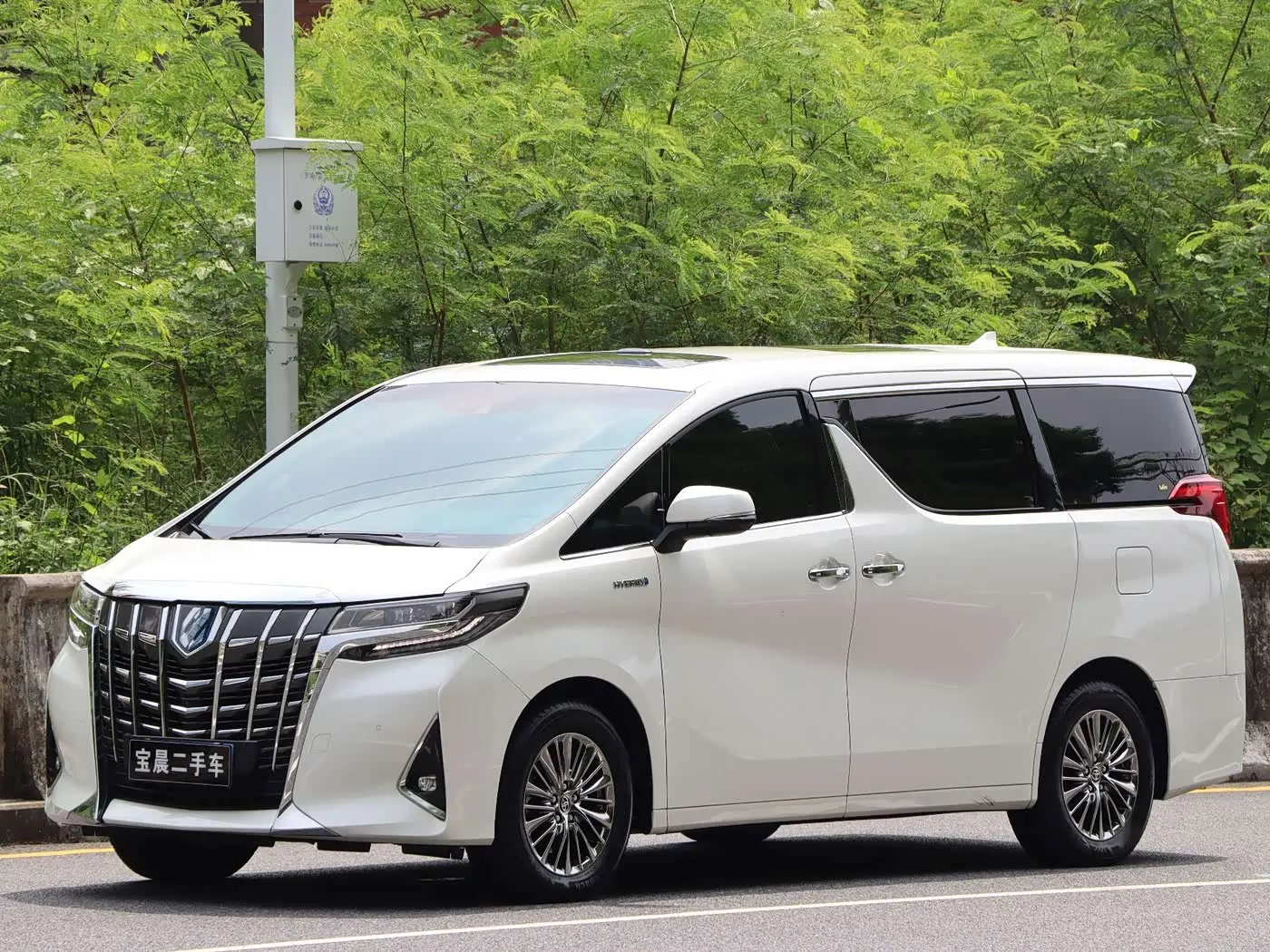 Toyota Alphard 2022 — Photo 1/17