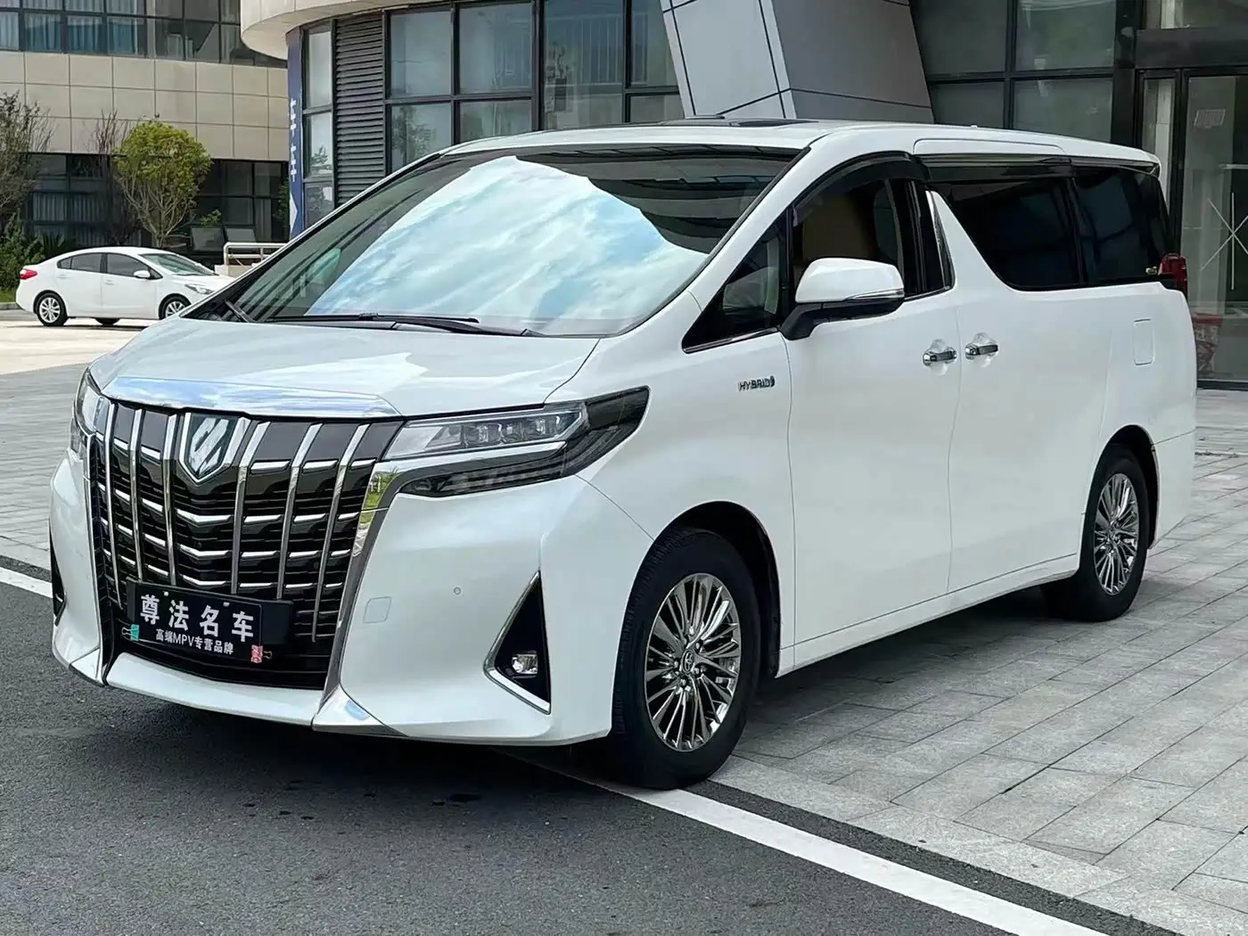 Toyota Alphard, 2023