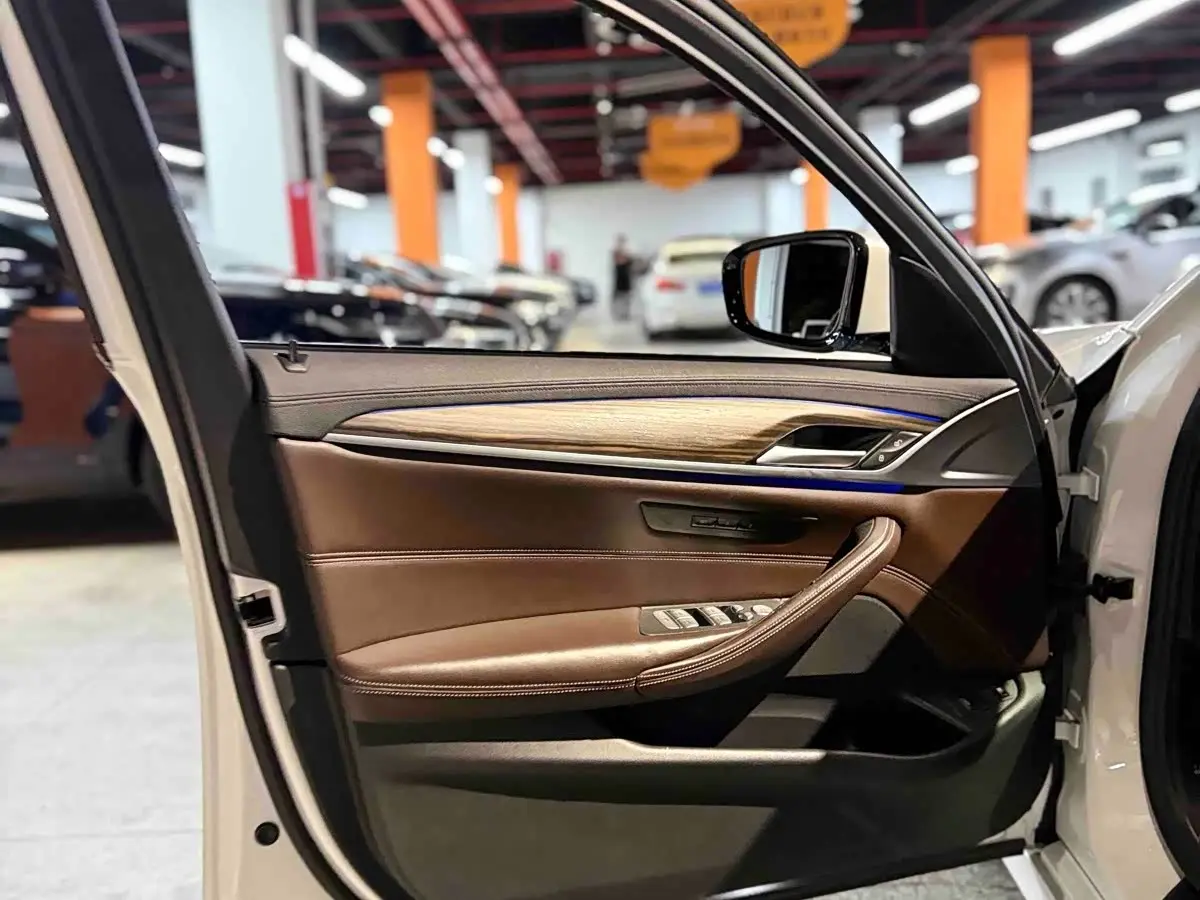 BMW 5 Series New Energy 2019 — Фото 7/20