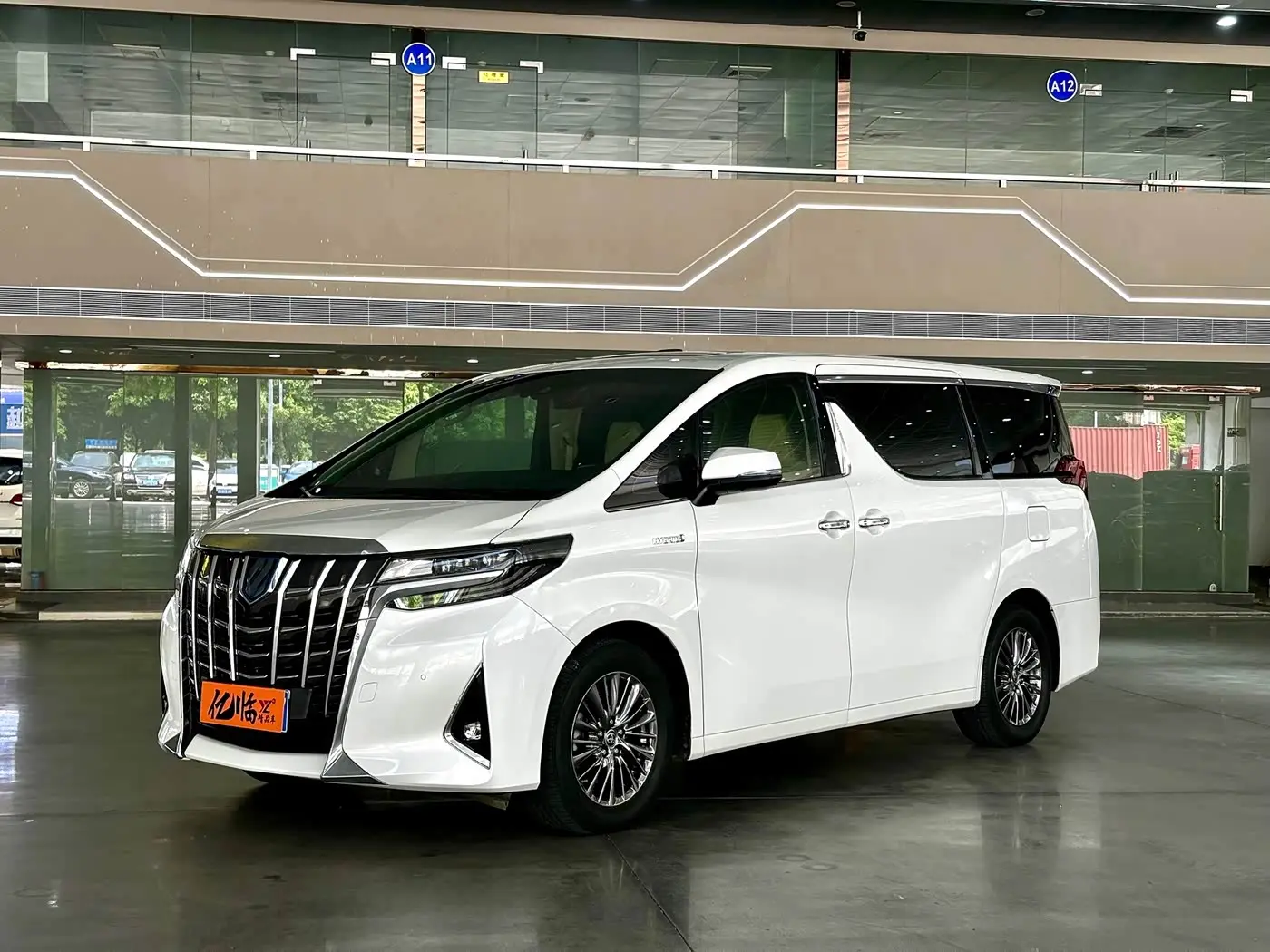 Toyota Alphard 2020 — Photo 1/20