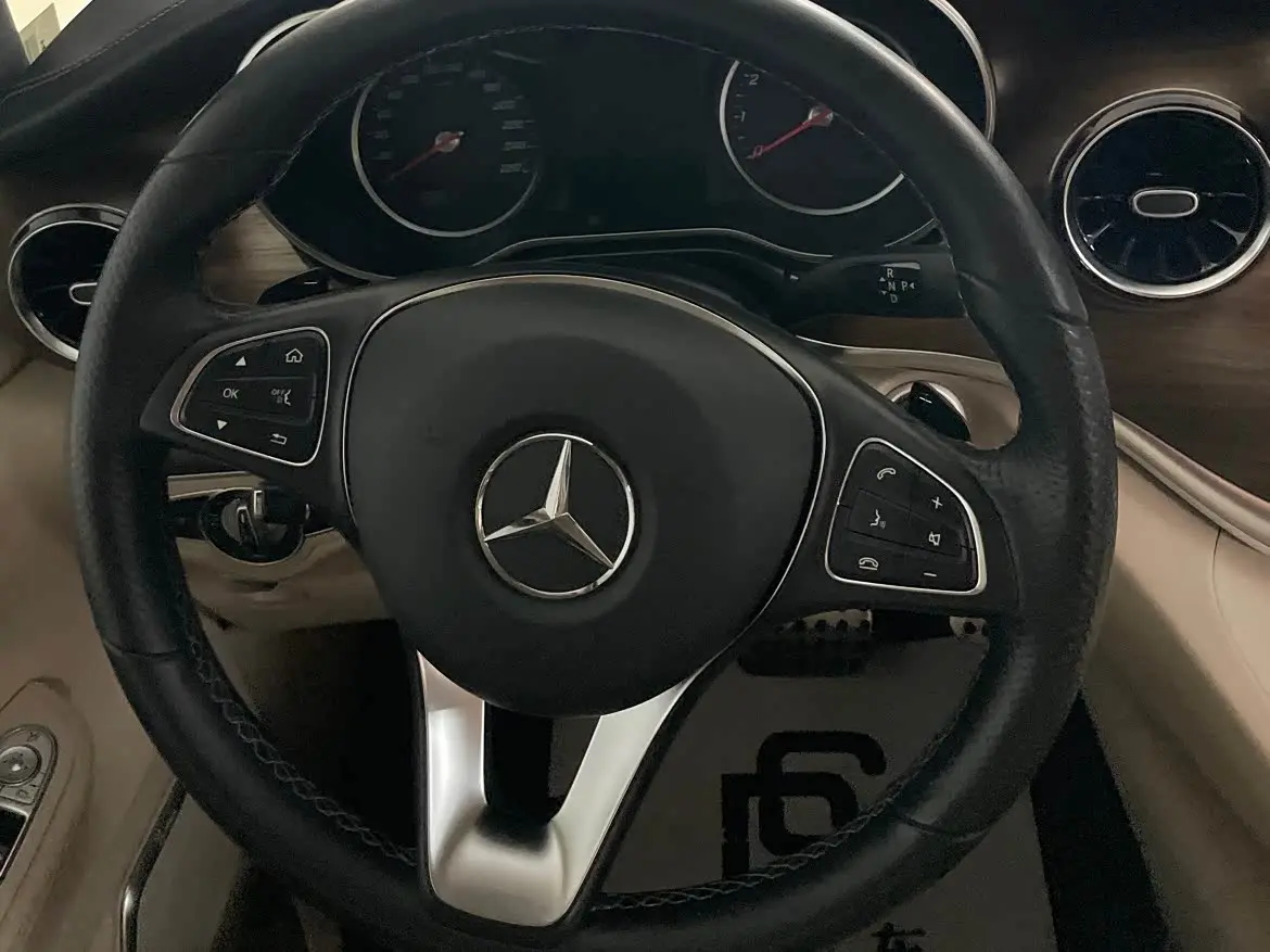 Mercedes-Benz V-Class 2023 — Фото 14/20