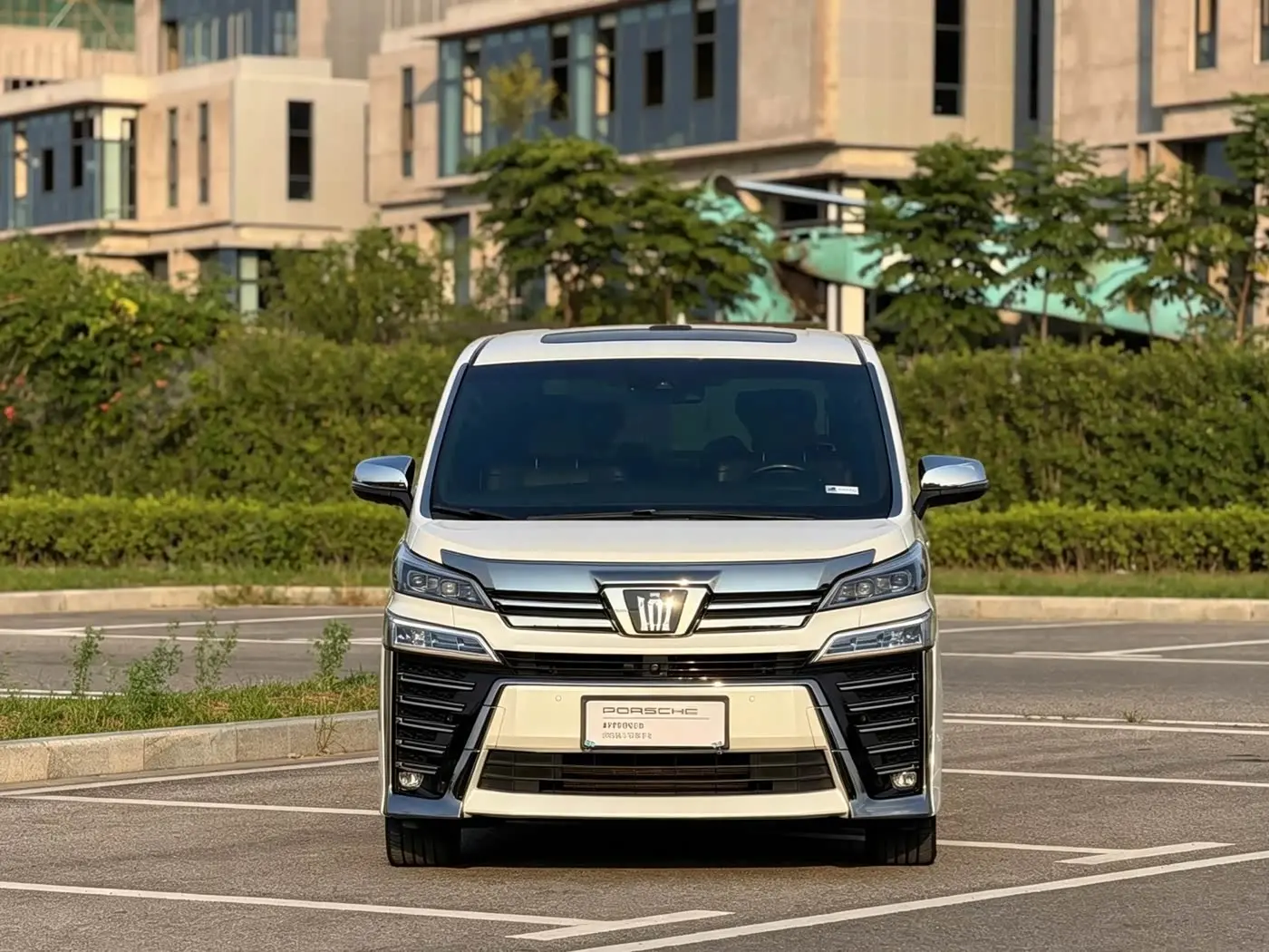 Toyota Vellfire 2022 — Photo 2/18