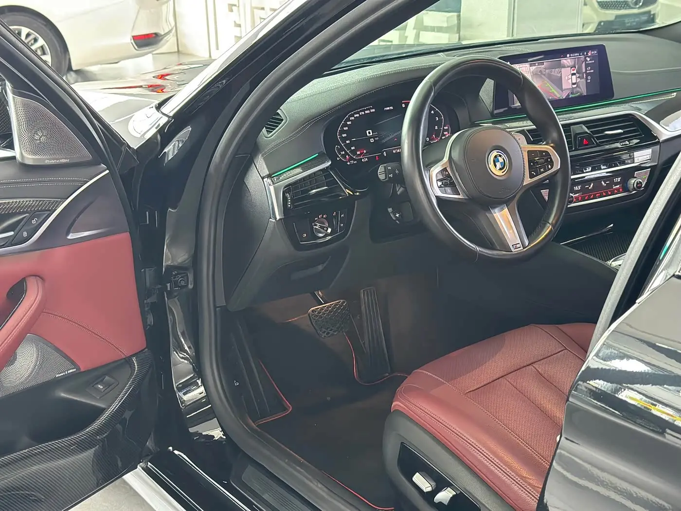 BMW 5 Series 2020 — Фото 13/14