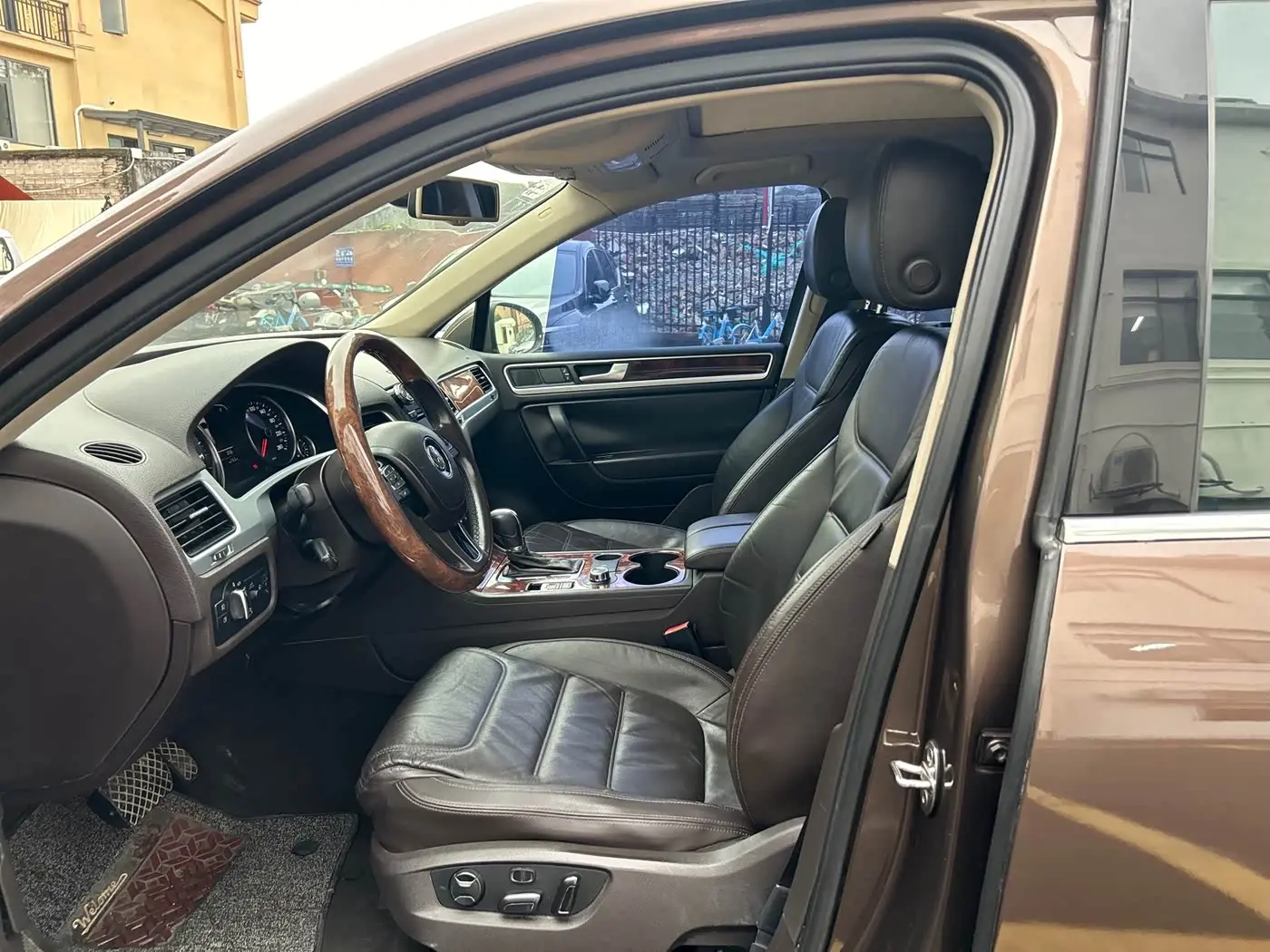 Volkswagen Touareg 2012 — ფოტო 11/20