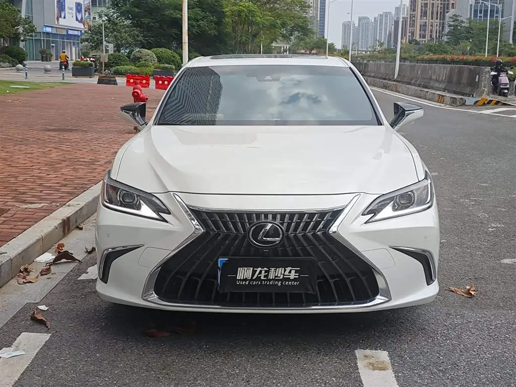 Lexus ES 2023 — Фото 2/9