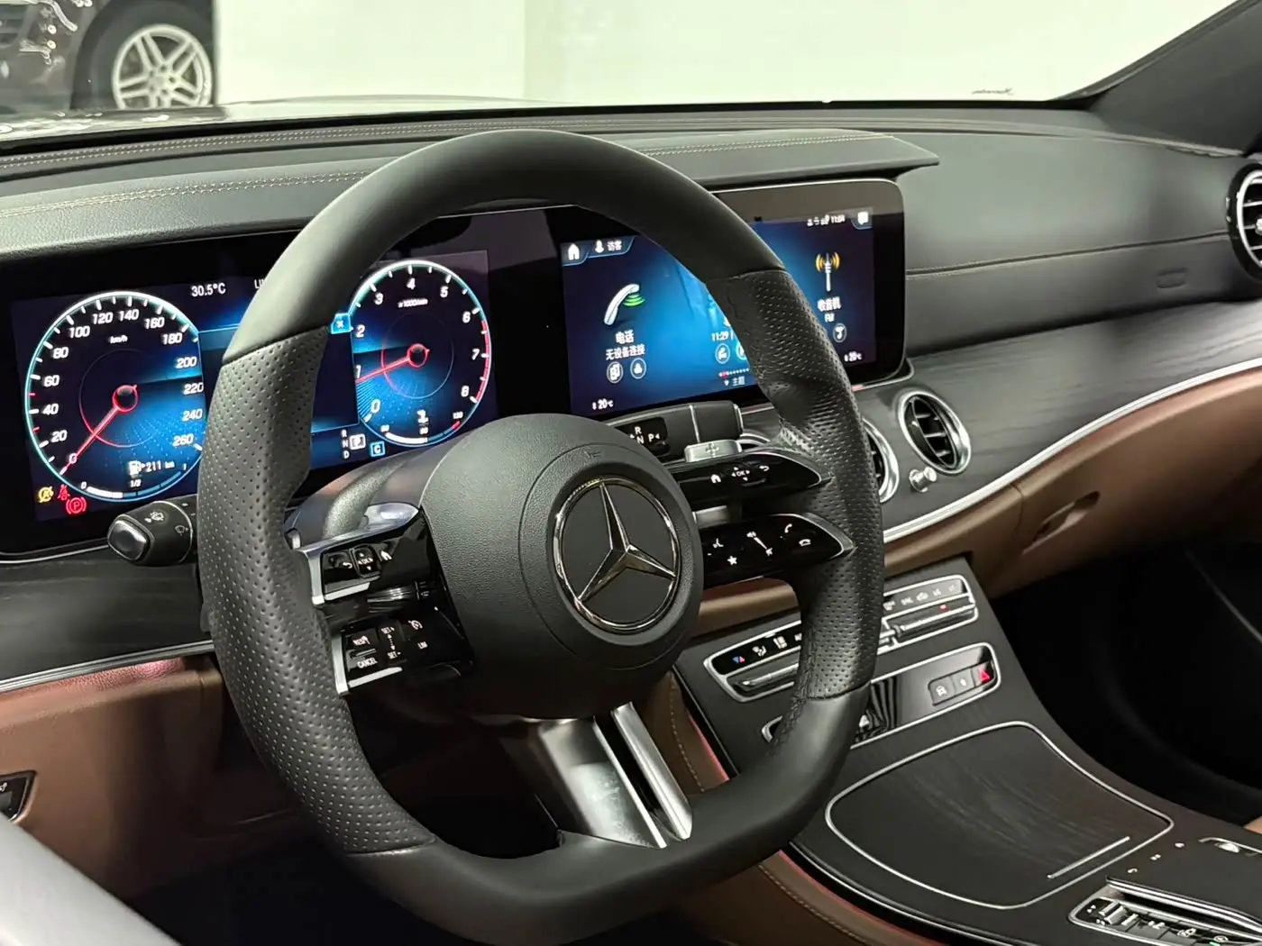 Mercedes-Benz E-Class 2021 — Фото 10/15