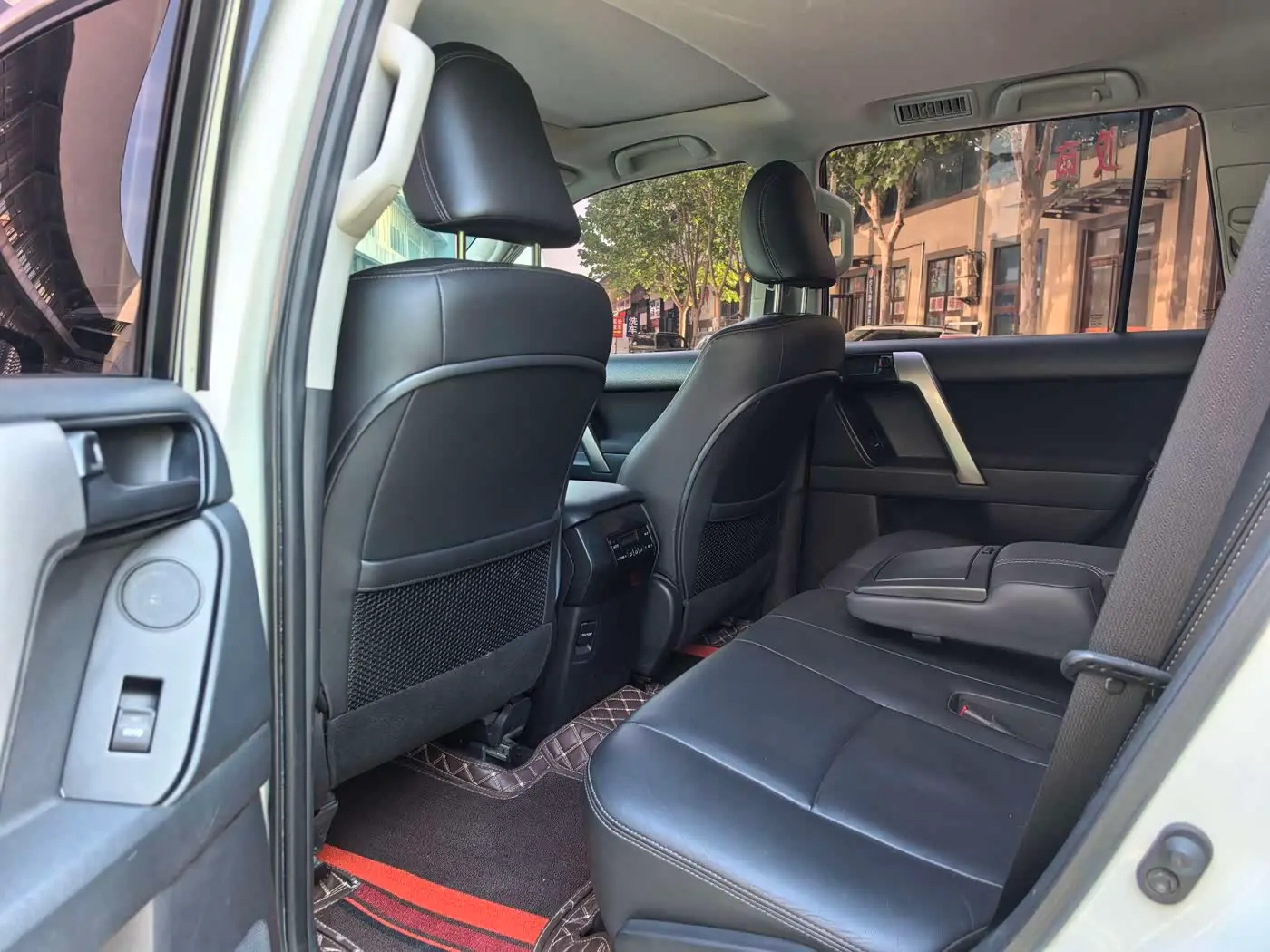 Toyota Prado 2016 — Photo 15/19