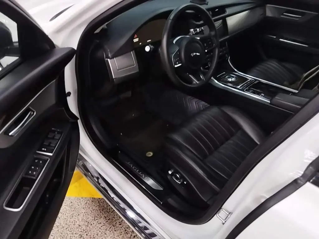 Jaguar XFL 2018 — Photo 16/20