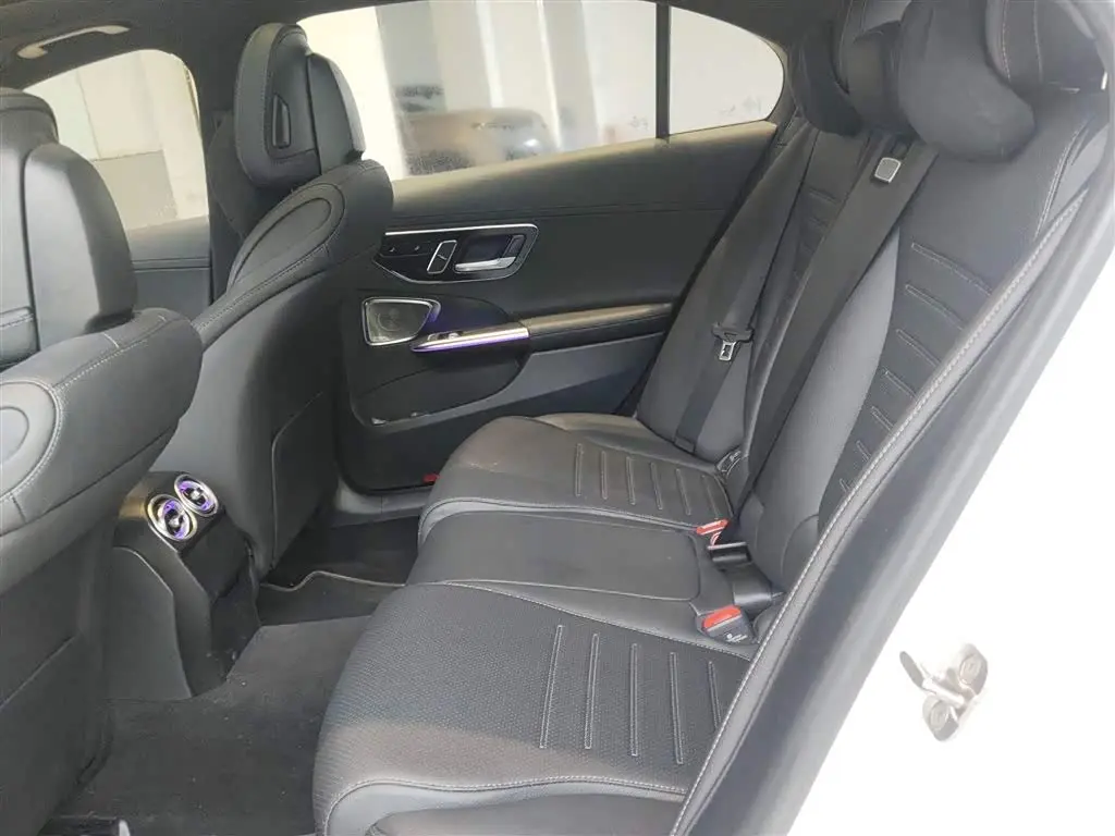 Mercedes-Benz C-Class 2024 — Photo 17/20