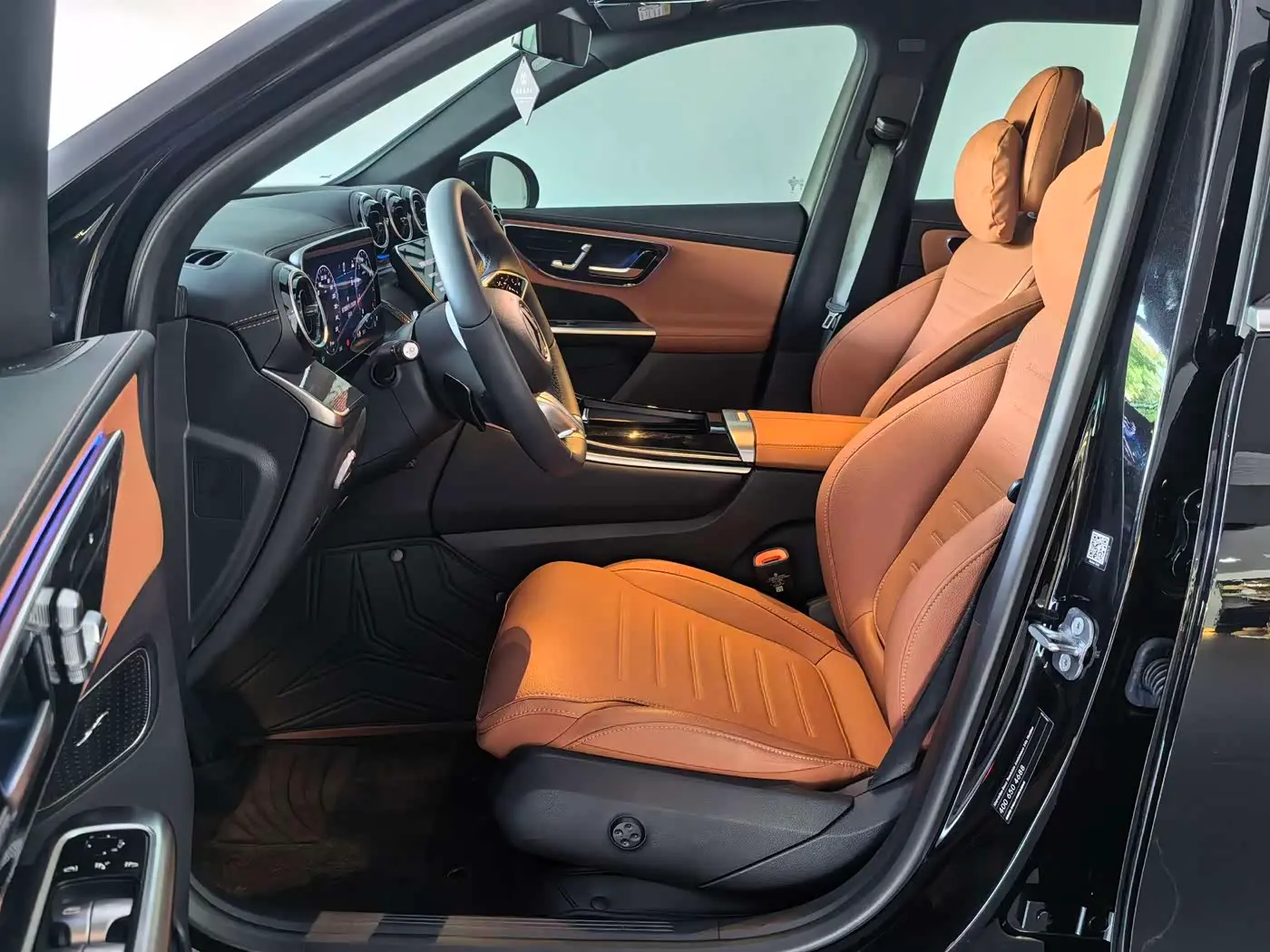Mercedes-Benz GLC 2025 — Фото 16/18