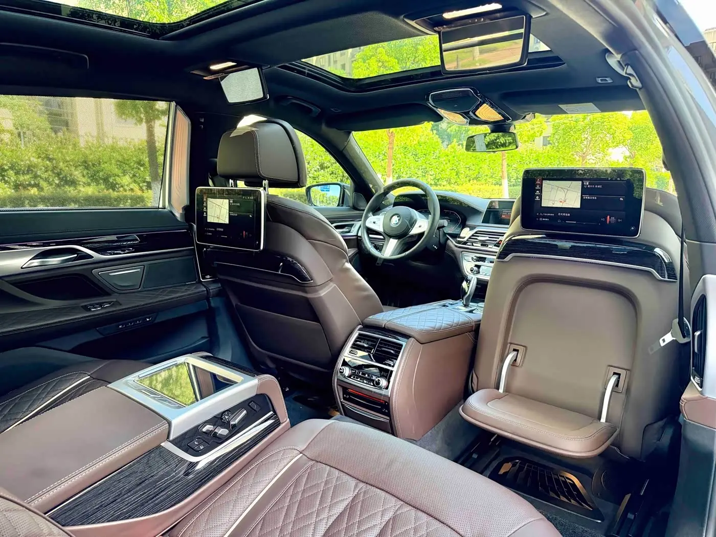 BMW 7 Series 2021 — Photo 8/15