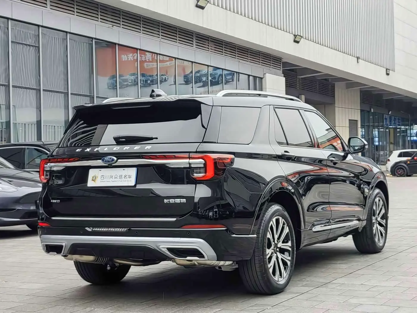Ford Explorer 2025 — Photo 7/20