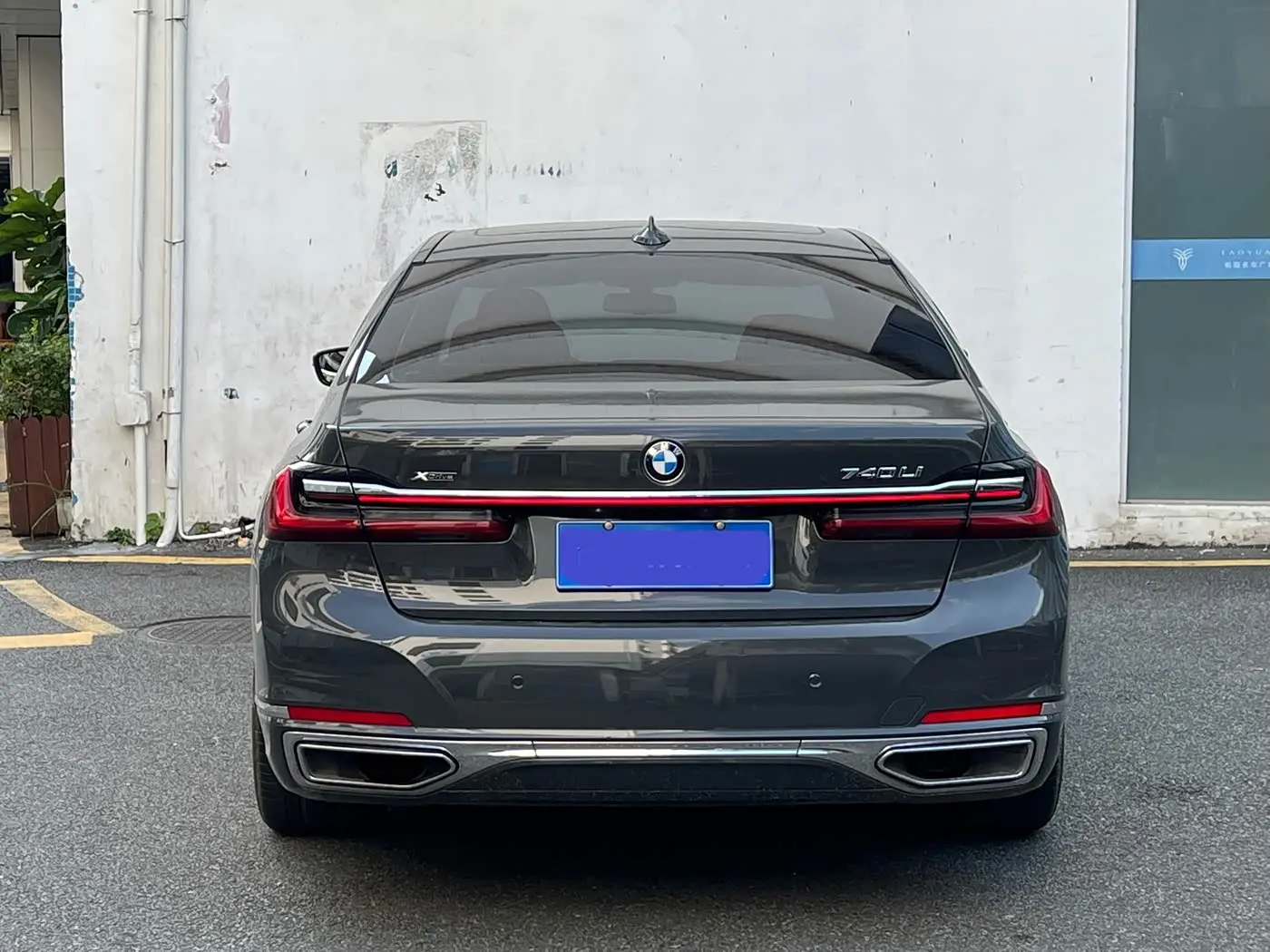 BMW 7 Series 2021 — Photo 8/9