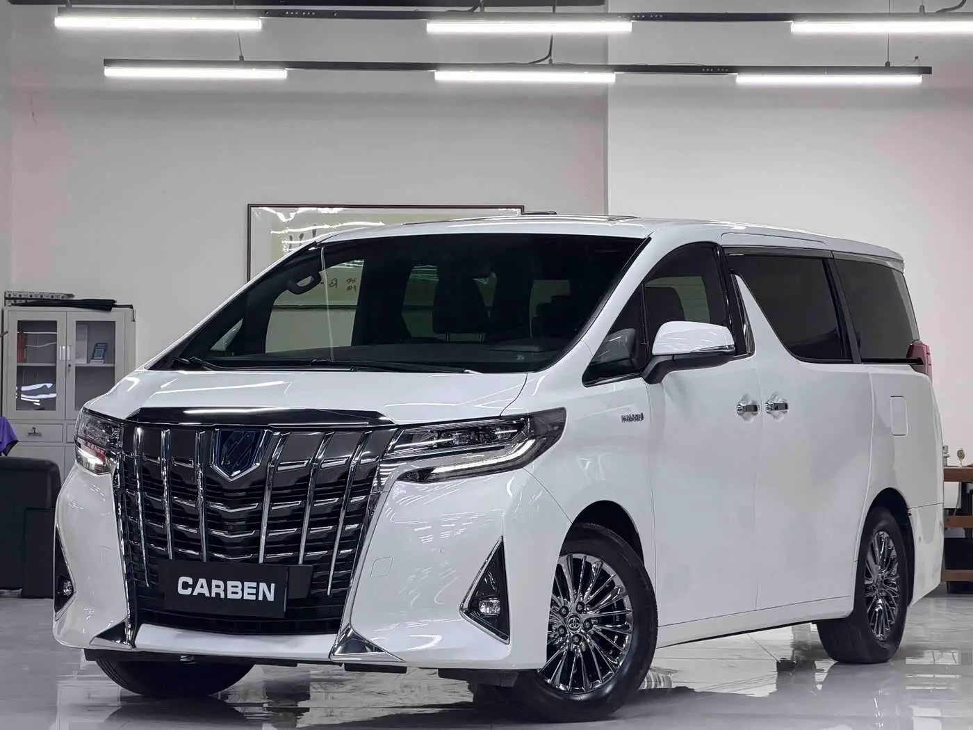 Toyota Alphard 2019 — Photo 1/20