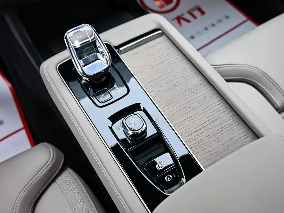 Volvo XC90 Plug-in Hybrid 2026 — Photo 18/20