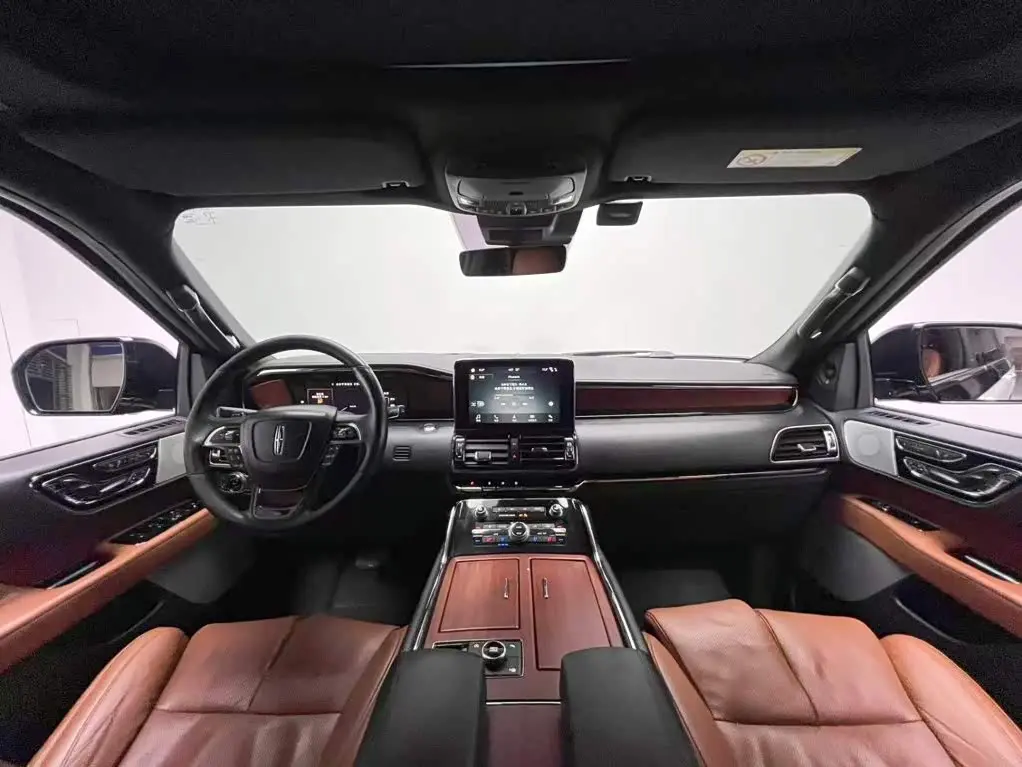 Lincoln Navigator 2018 — Photo 10/20