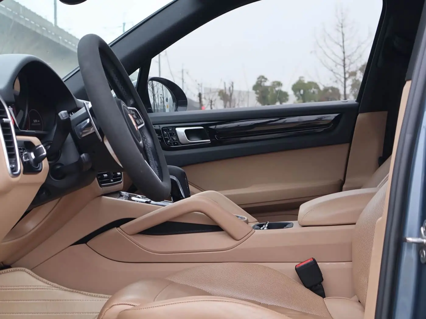 Porsche Cayenne 2019 — Photo 17/18
