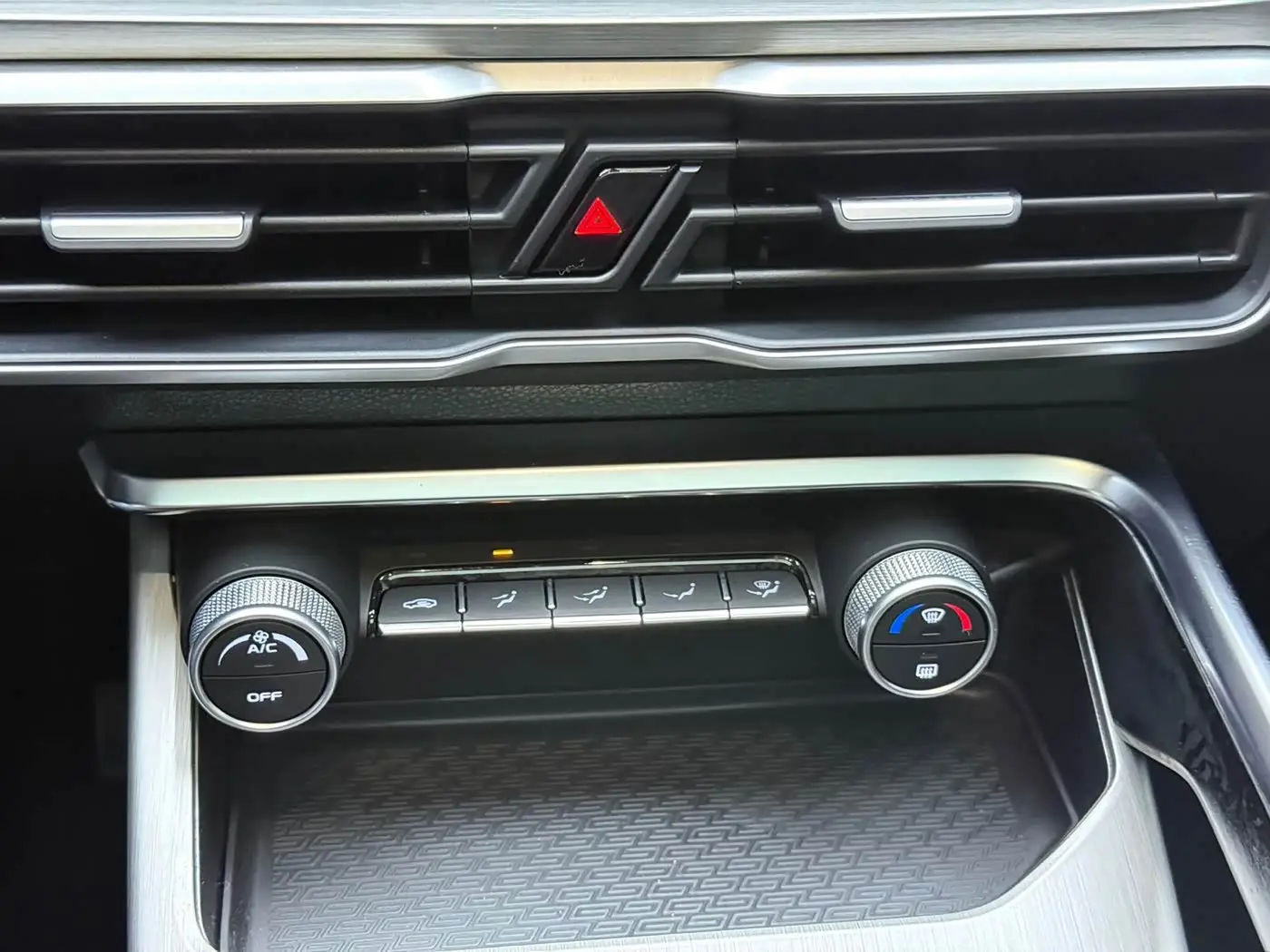 Geely Binyue 2022 — Photo 10/20