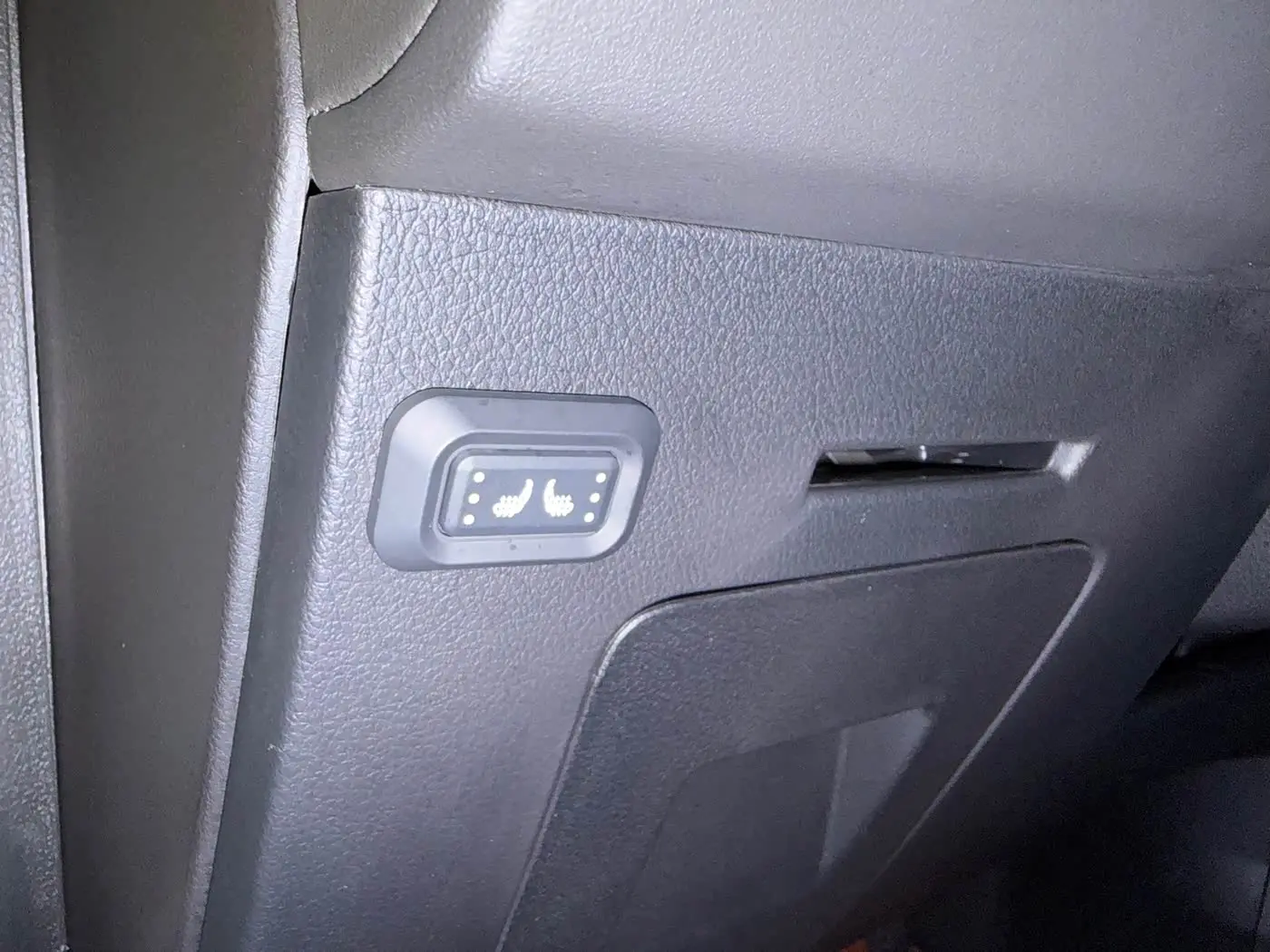 Geely Emgrand X6 2022 — Photo 12/19