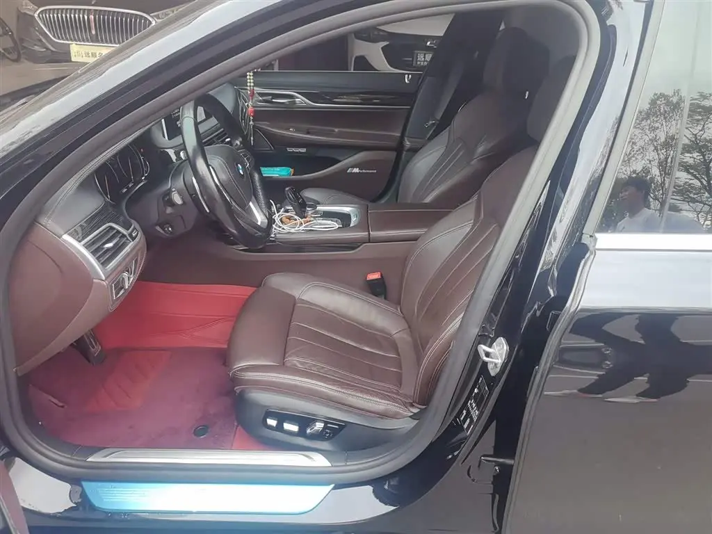 BMW 7 Series 2018 — Photo 15/20