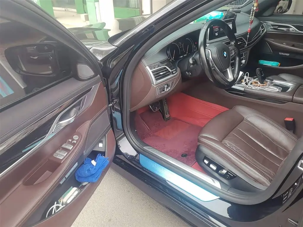 BMW 7 Series 2018 — Photo 16/20