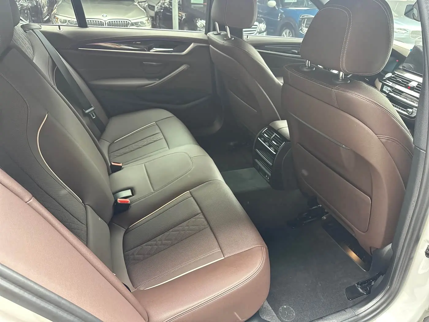 BMW 5 Series 2023 — Photo 6/13