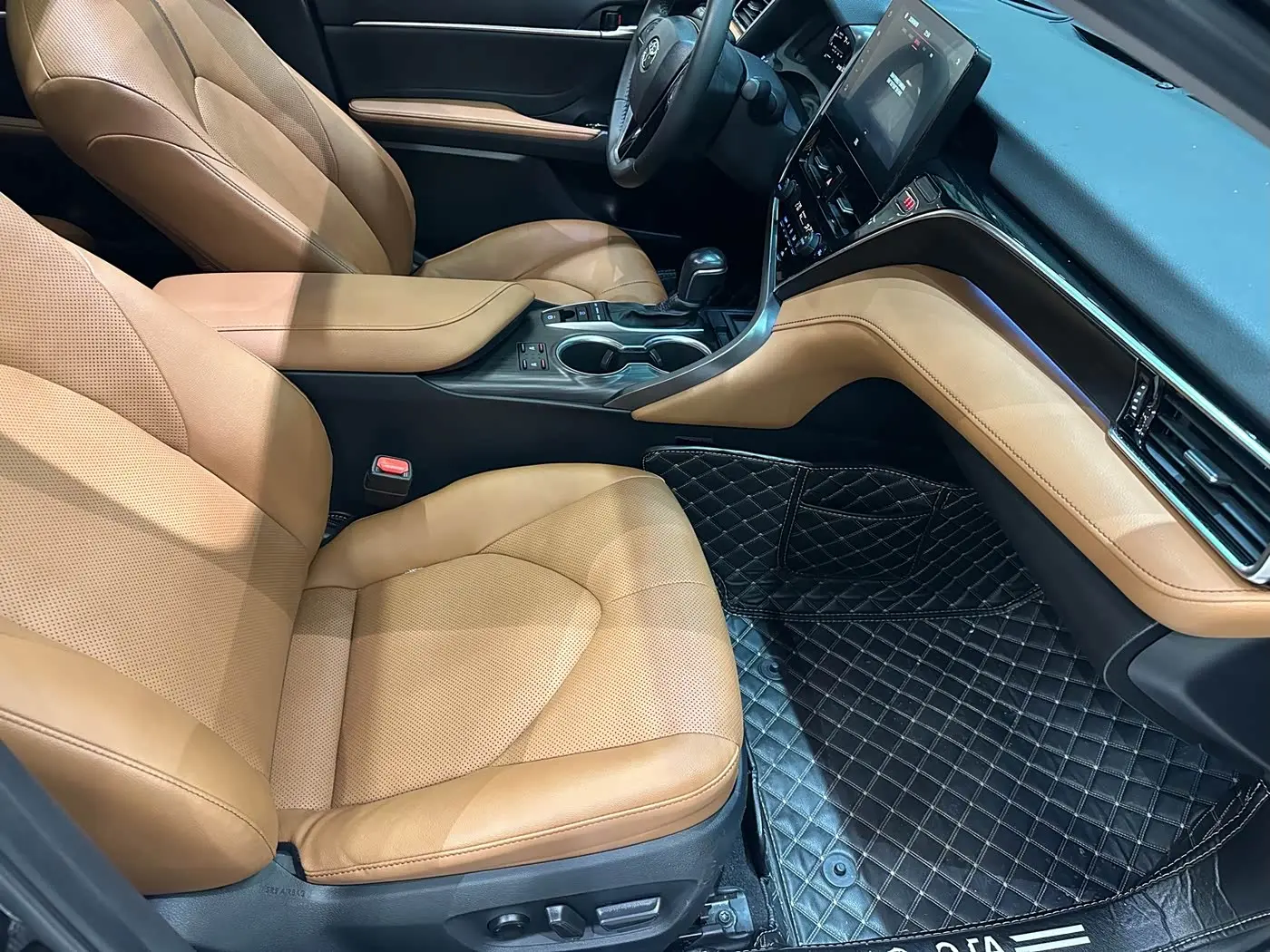 Toyota Camry 2021 — Фото 11/18