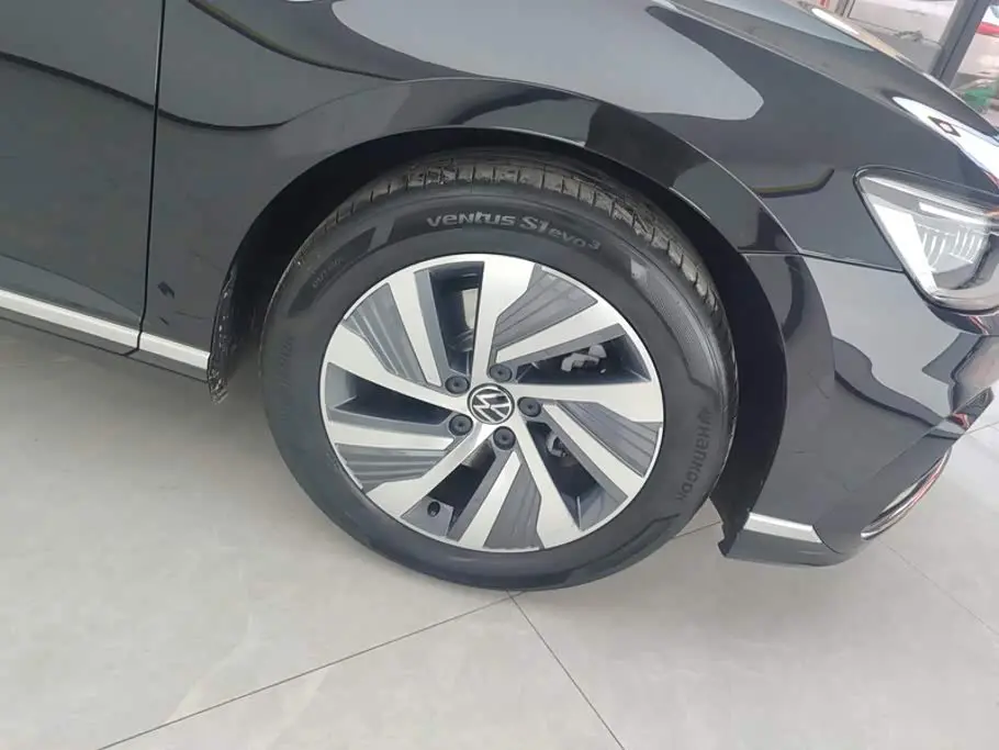 Volkswagen Magotan GTE Plug-in Hybrid 2023 — Photo 6/16