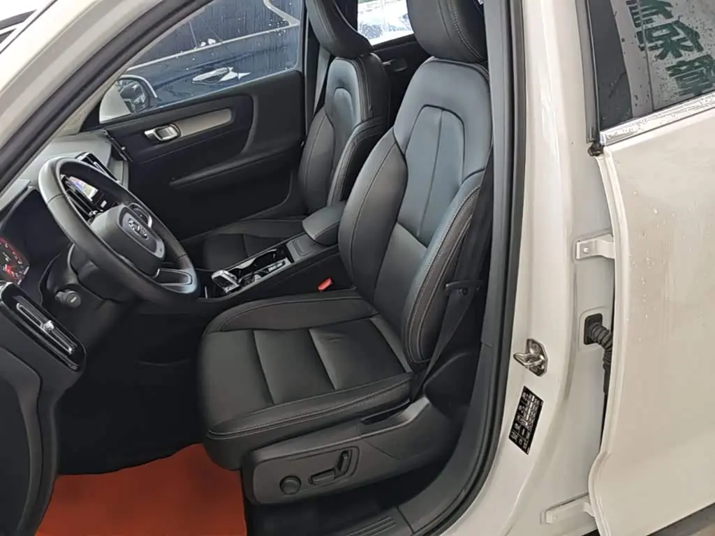 Volvo XC40 2021 — Фото 15/20