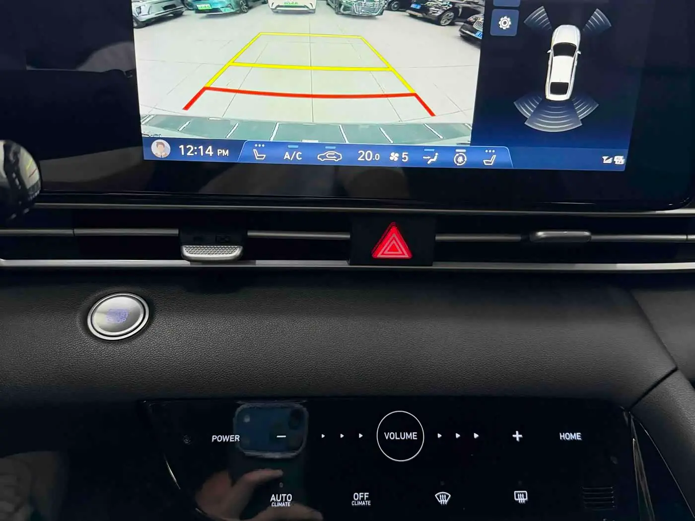 Hyundai Elantra 2023 — Photo 7/13