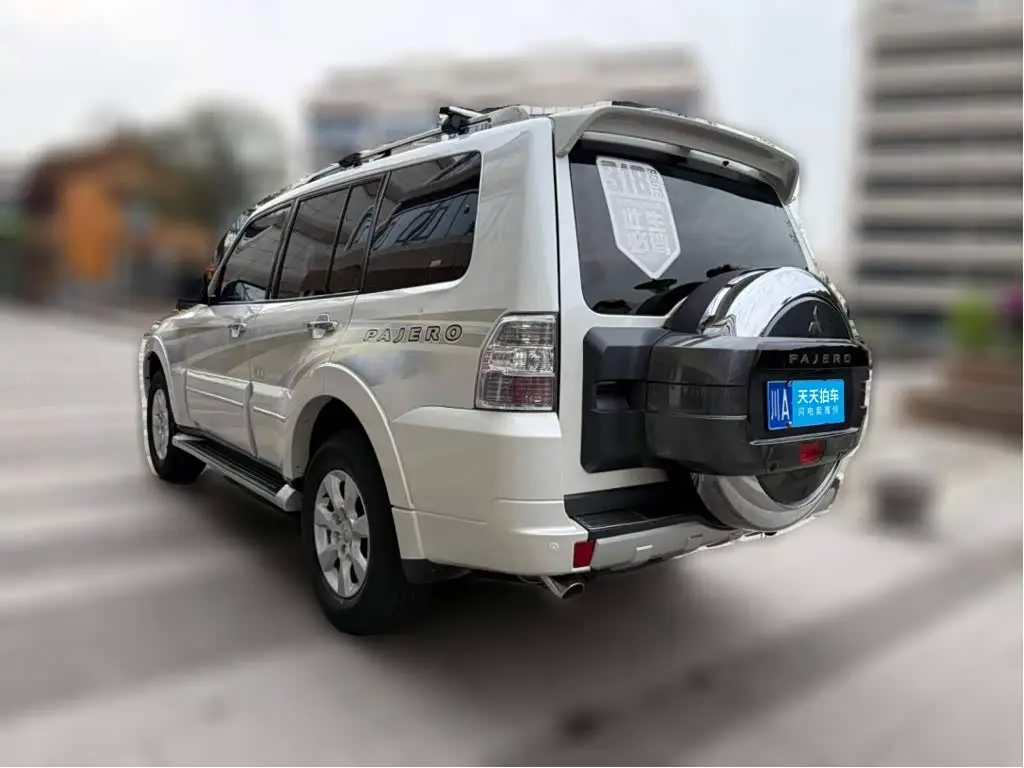 Mitsubishi Pajero 2020 — Photo 2/4