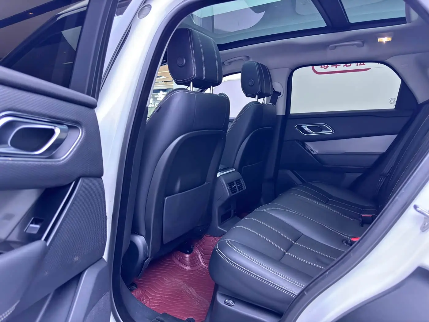 Land Rover Range Rover Velar 2018 — Фото 9/17