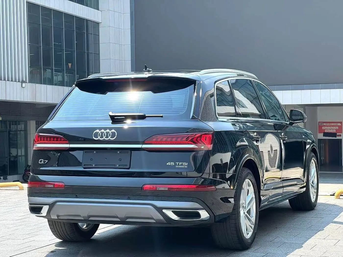 Audi Q7 2023 — Photo 7/9