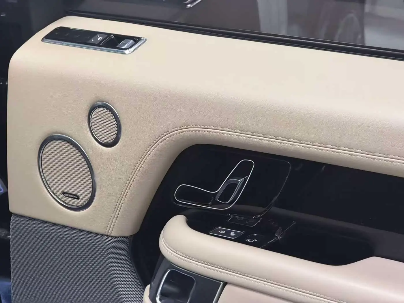 Land Rover Range Rover 2019 — Photo 11/13