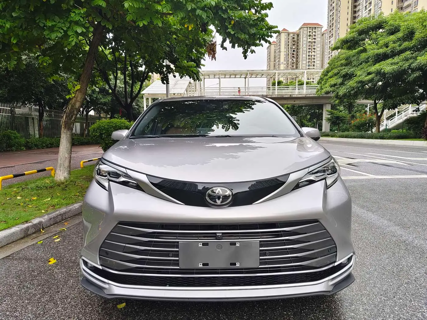 Toyota Sienna 2025 — Photo 5/11