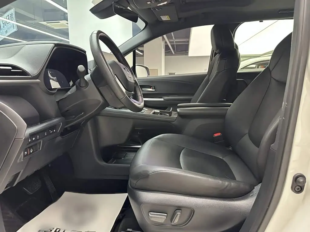 Toyota Granvia 2025 — Photo 7/20