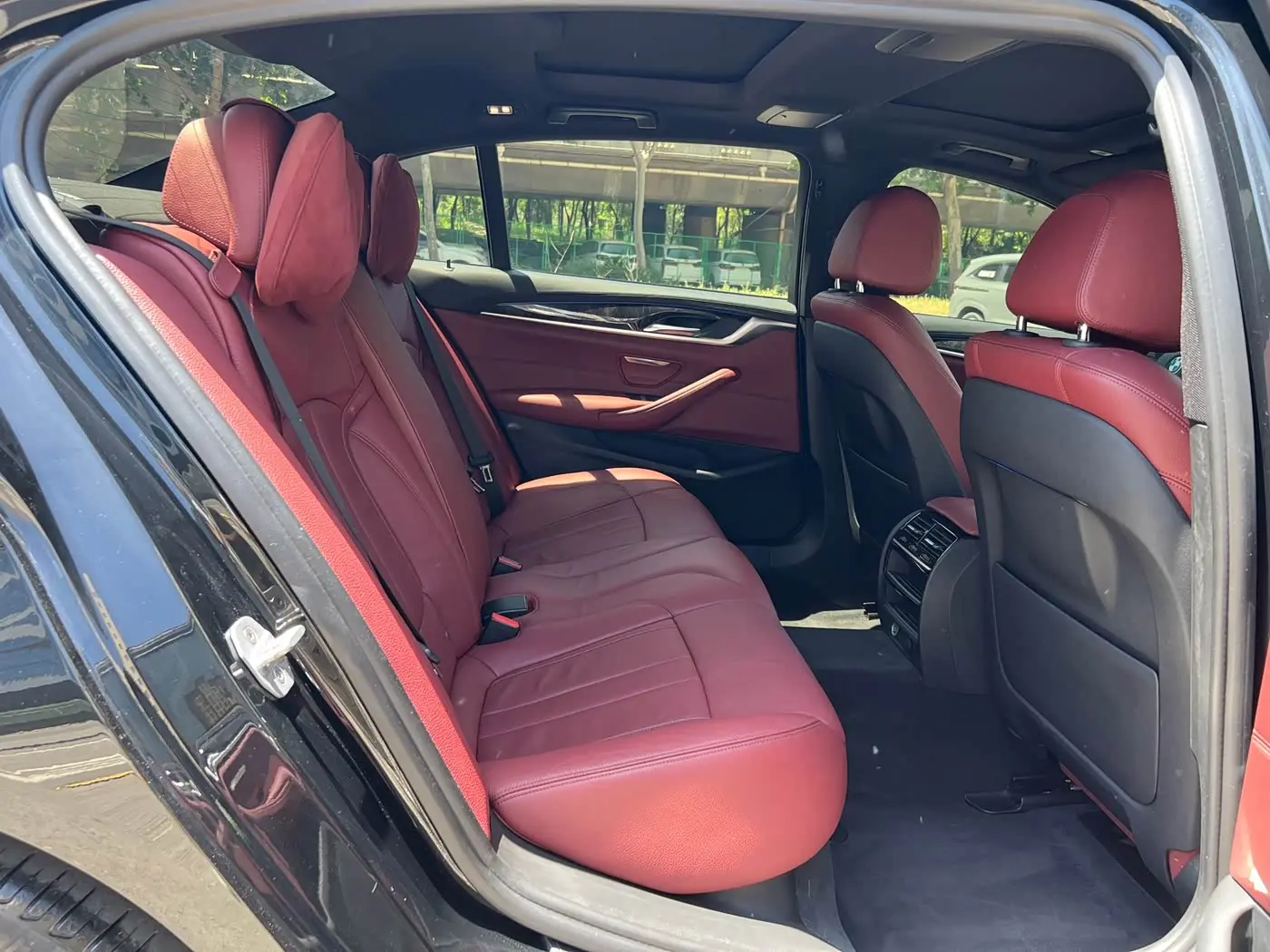 BMW 5 Series 2018 — ფოტო 15/20