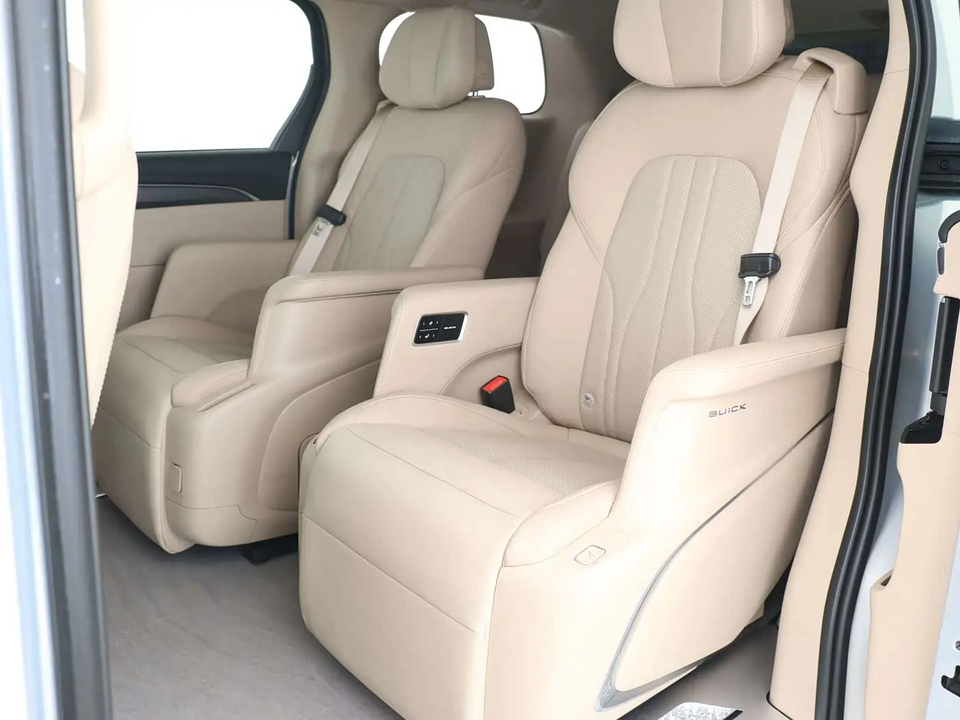 Buick GL8 New Energy 2025 — Photo 8/16