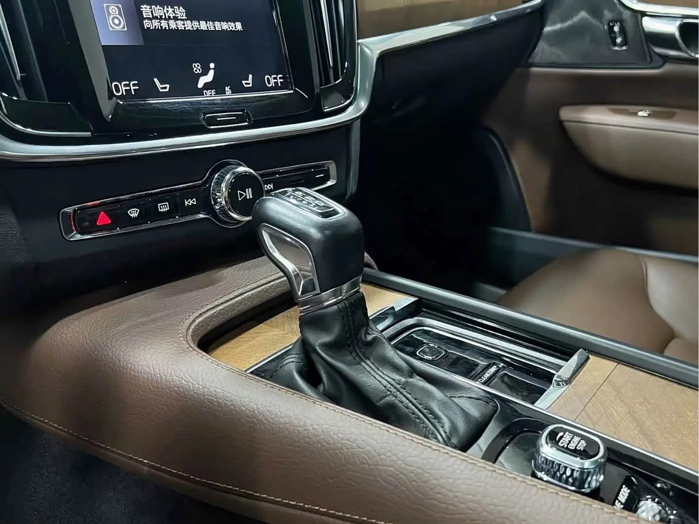 Volvo S90 2019 — Фото 12/20