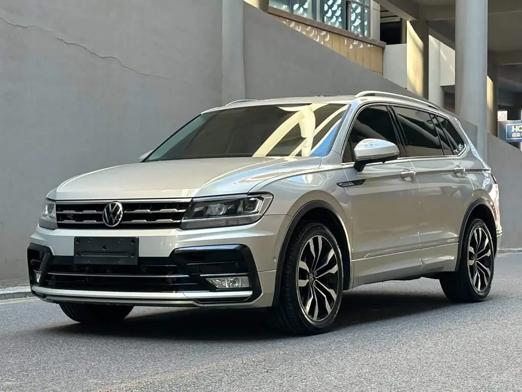 Volkswagen Tiguan L 2021 — Фото 1/16
