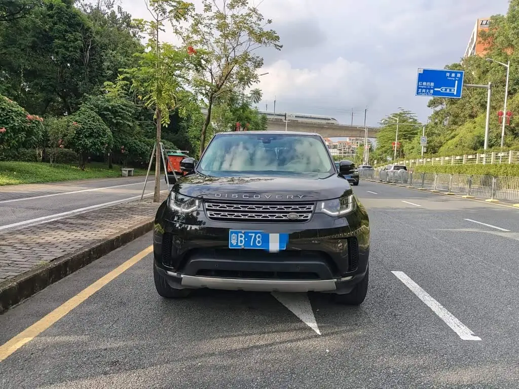 Land Rover Discovery 2017 — Photo 2/12