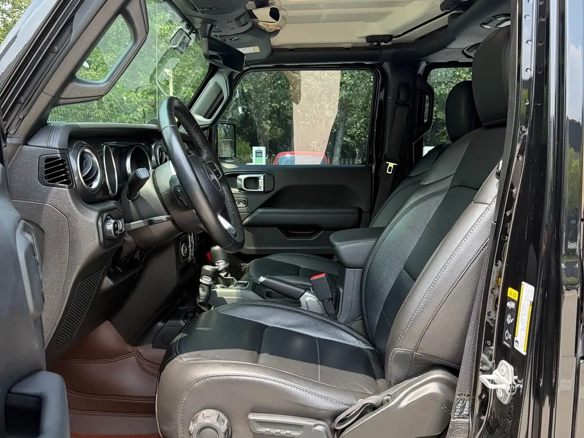 Jeep Wrangler 2022 — Фото 11/16