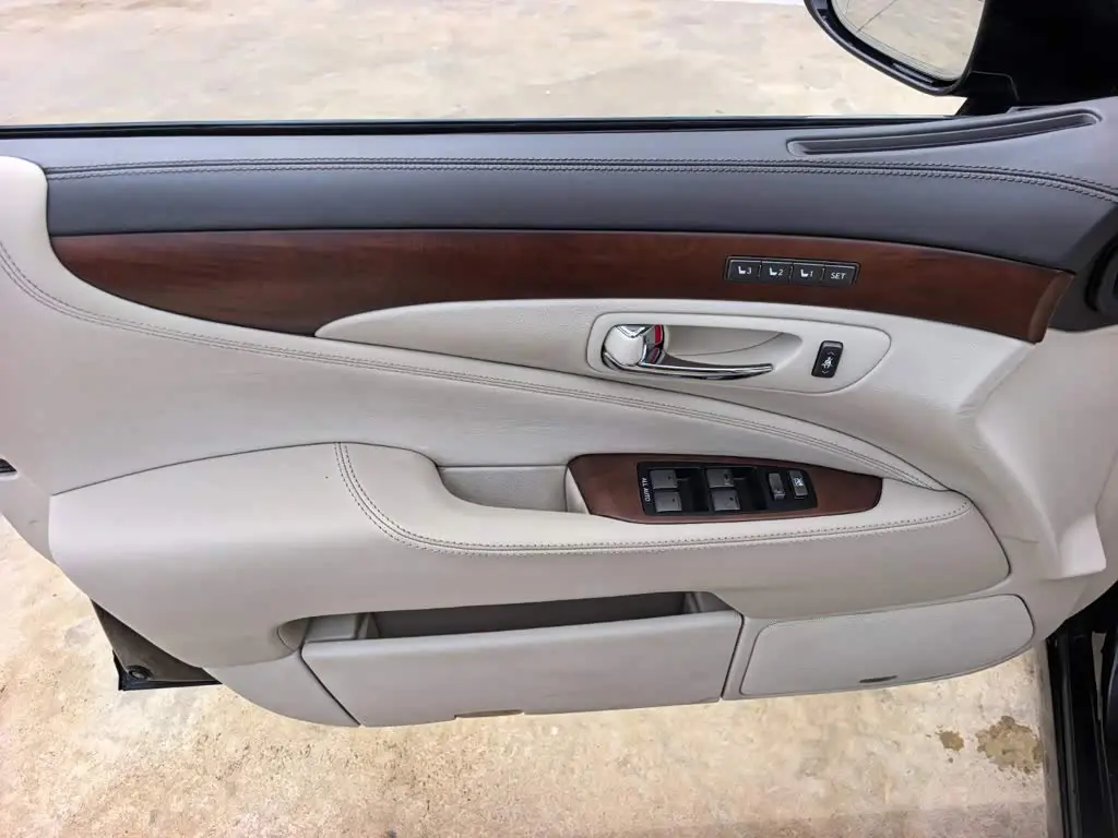 Lexus LS 2010 — Photo 9/18