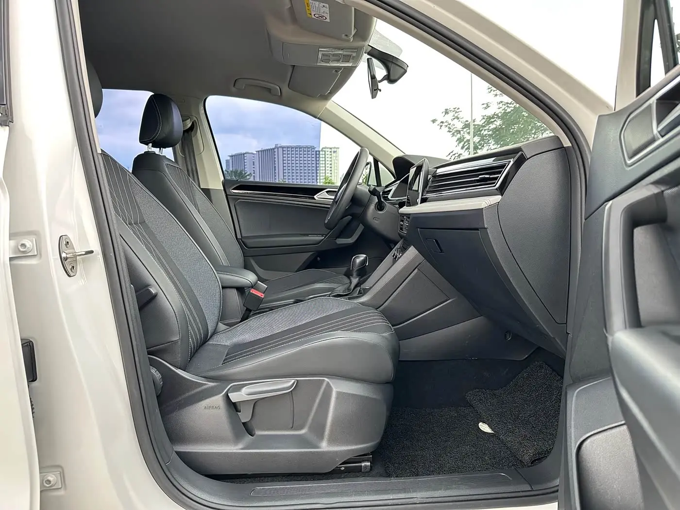 Volkswagen Tiguan L 2022 — Фото 12/20
