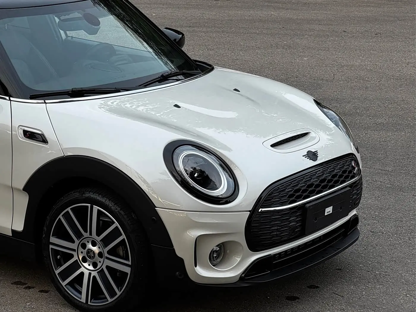 MINI CLUBMAN 2024 — Photo 2/16