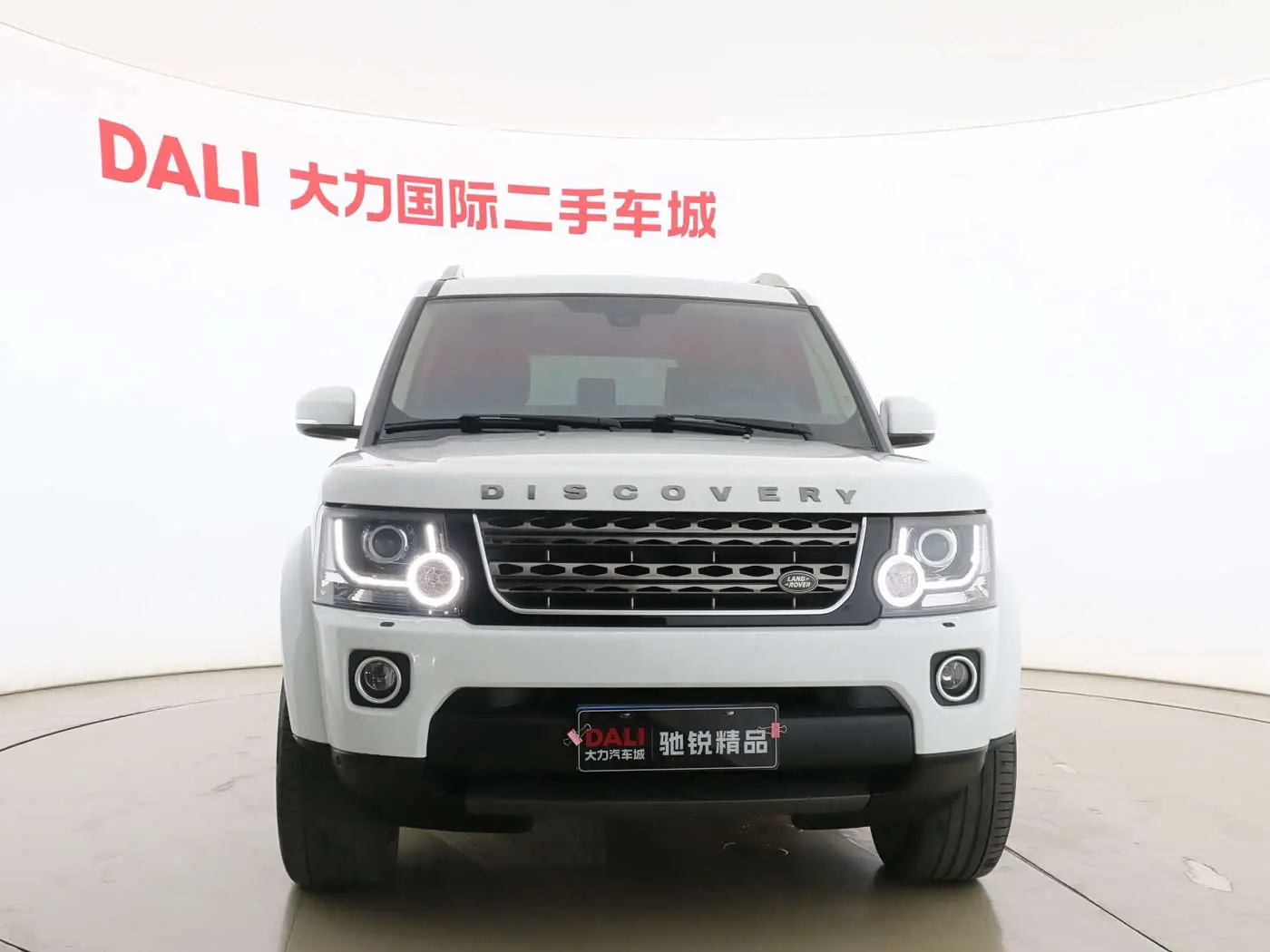 Land Rover Discovery 2016 — Photo 2/16