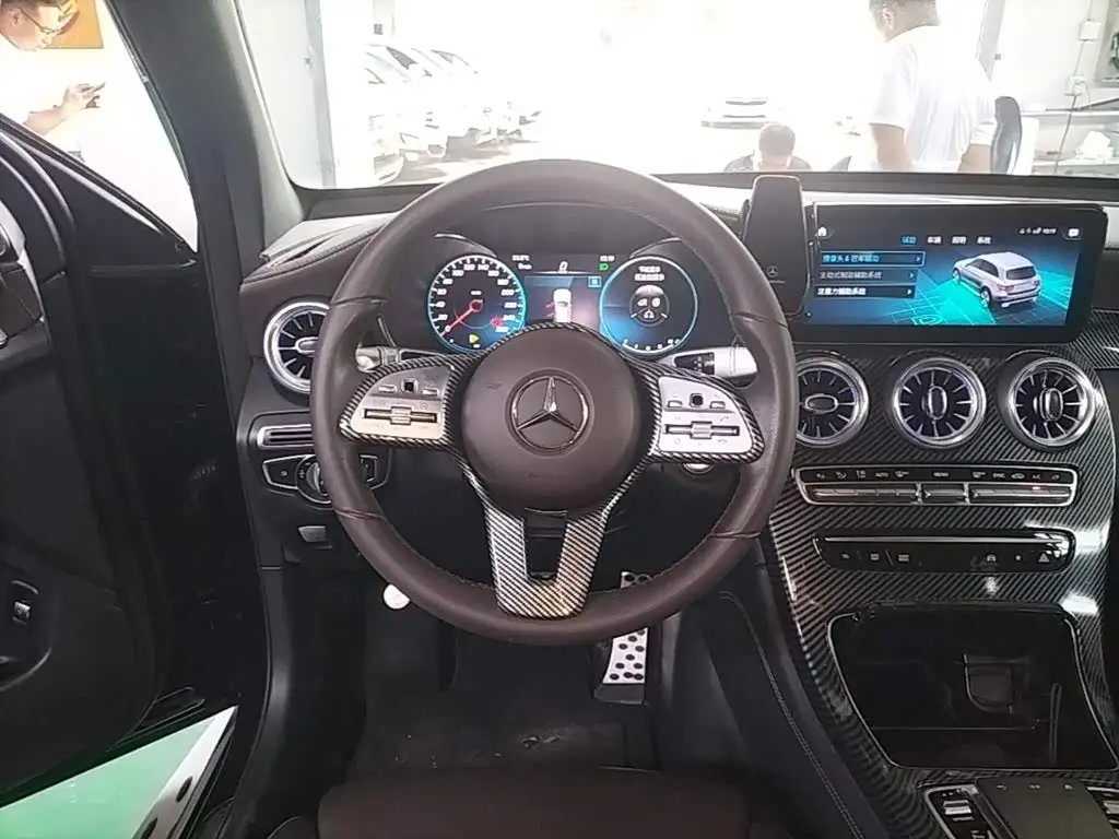 Mercedes-Benz GLC 2021 — Photo 11/20