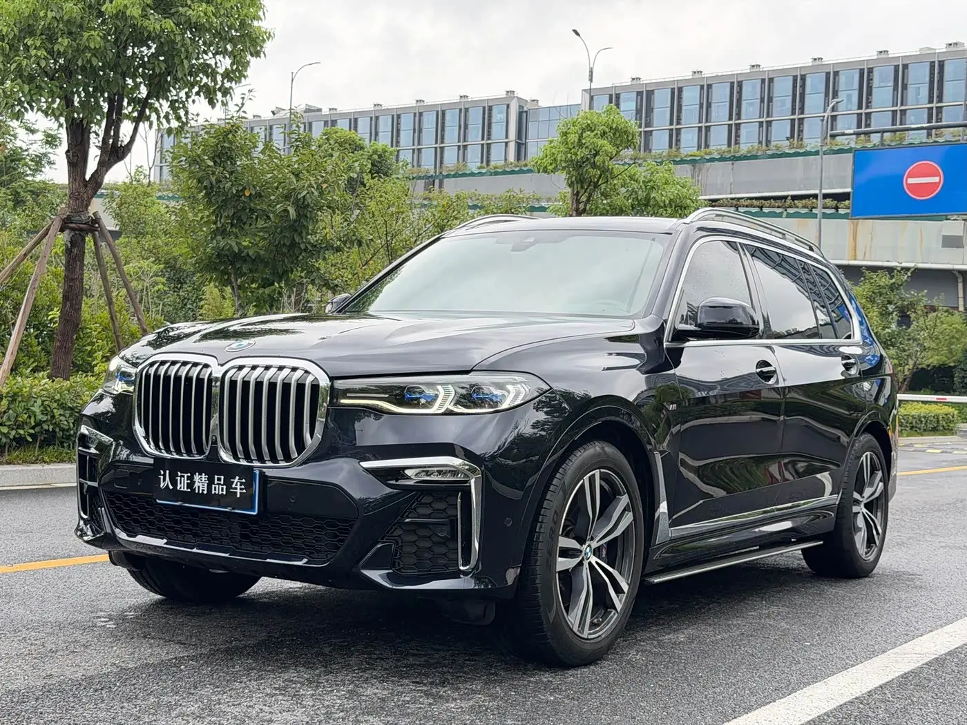 BMW X7 2022 — Фото 1/16