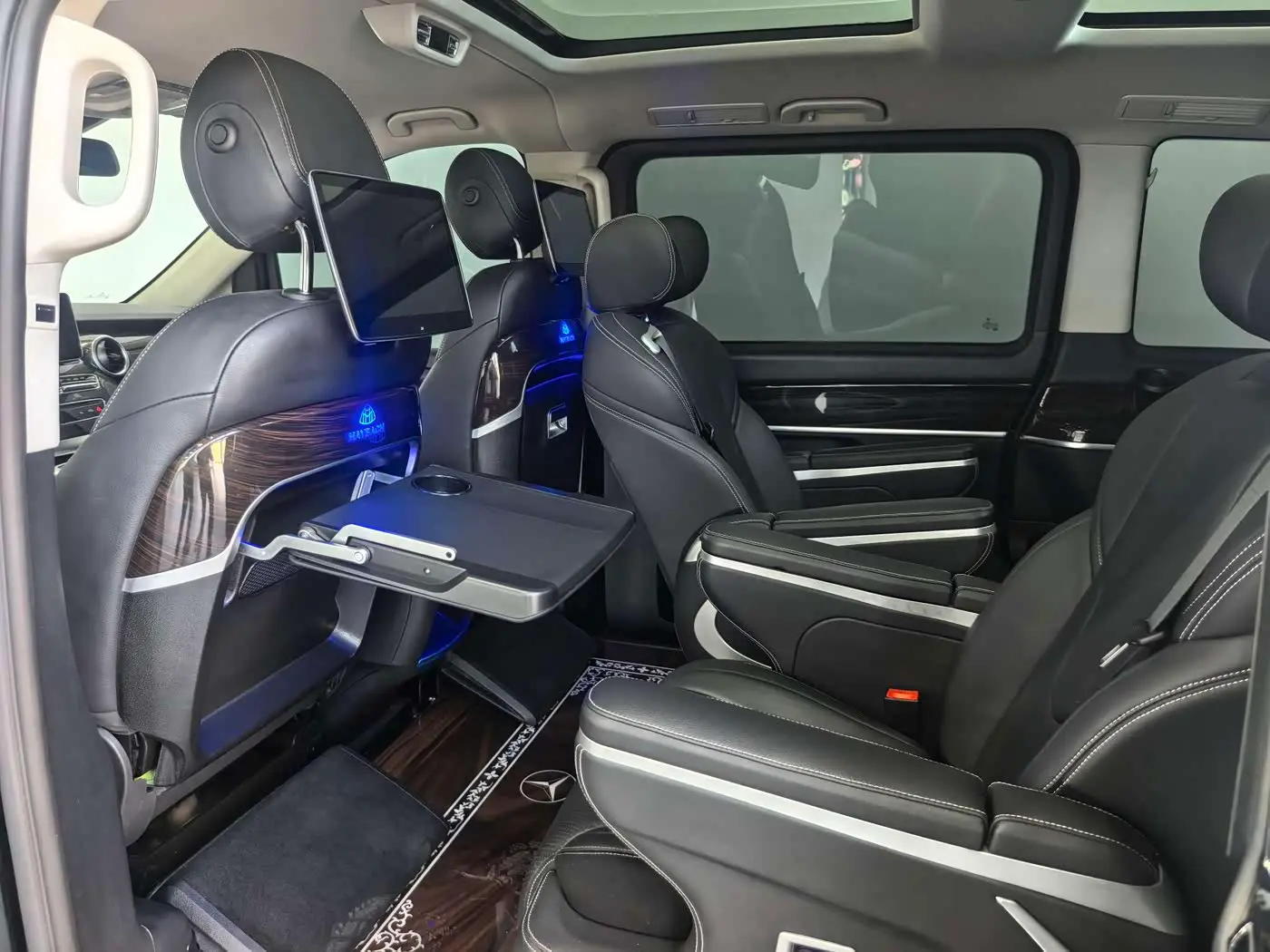 Mercedes-Benz V-Class 2020 — Photo 13/20